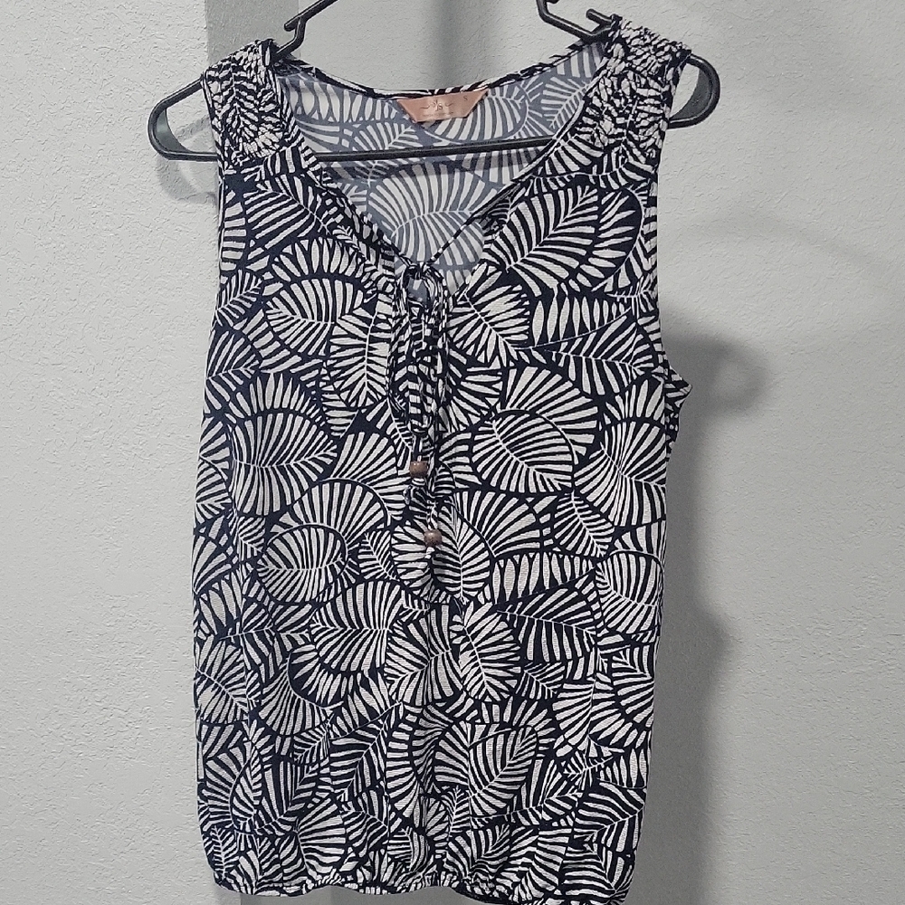 SJS Black and White Ruched Sleeveless Blouse
